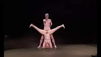 Art contemporain, lèche et chante