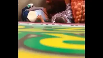 Esse homem foi flagrado sendo a. por essas mulheres no Ceará, reparem oq elas fazem com esse pobre coitado. Isso não pode ficar assim!