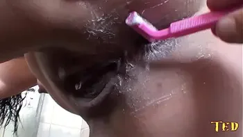 Dei aquela depilada no rabo da safada para fuder esse cú guloso - Natalie Galdino