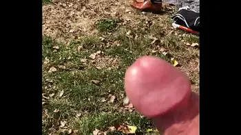 Buiten in openbaar masturberen met publiek