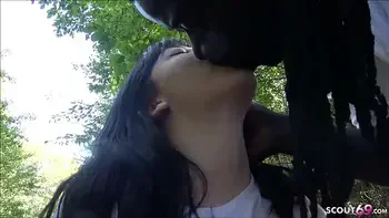 German Teen - Fluchtling mit Riesen Schwanz fickt Teen Deutsch im Wald