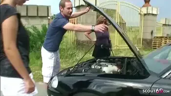 German MILF - Deutsche MILF Jenny und Freundin ficken Jungspund zum Dank