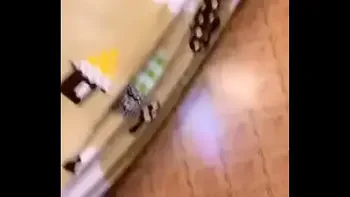 骚母狗喝尿敲邻居门