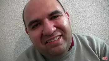 Ozito por fin follara en su primera escena porno junto a Zenda