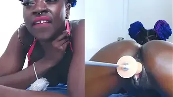 Ebony cam girl squirts