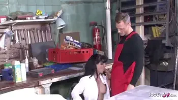 Behaarteste Fotze der Welt von MILF gefickt - Deutsch Retro - German Classic