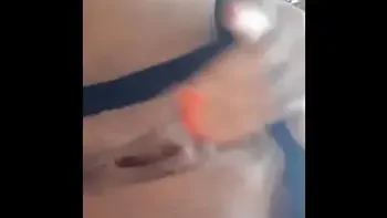 Novinha safada gozando no meio do parque público em Barcelona !