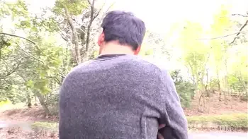 ママチャリ ～揺れる爆乳・くい込む巨尻～ 新崎雛子 1