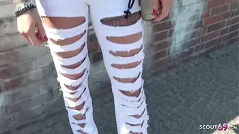 GERMAN SCOUT - MEGA TITTEN MILF JULIA ANAL GEFICKT BEI STRASSEN CASTING FÜR GELD IN BERLIN