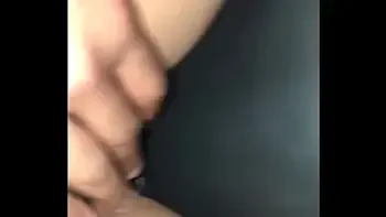 Uber gostoso não aguentou e passou a mão na bucetinha