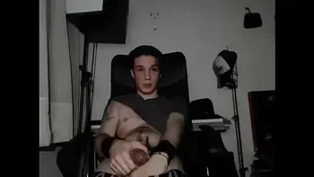 Argentino Pijudo dandole a la paja