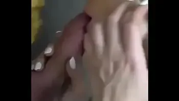 Portuguesa chupa enquanto é filmada e vaza no whatsapp