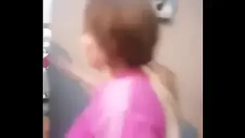 Señora latina en tanga