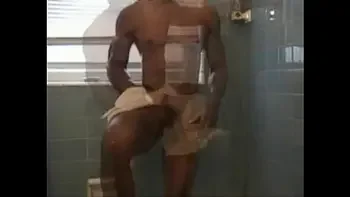 Saradao Tomado Banho and Batendo Uma