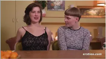 Intensive Strap-on-action Im Doggystyle Mit Emma K Und Amanita