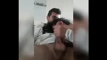 Chico recibe una leccion de como es una buena Mamada