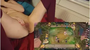 Deutsche Amateure - Whats Better Pussy Play Or Videogames? You Decide