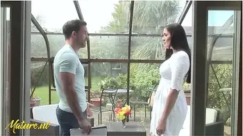 Cheating Milf Leia Organa Fucks The Real-estate Agent For A Good Deal!