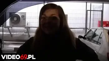 Polskie porno - Galerianka robi gałę