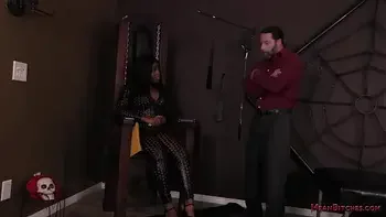 Dungeon Femdom: Kaiya Rose