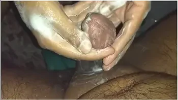 सैक्सी इडियन वाइफ ने अपने पति को हैंडजॉब दी 10 Min