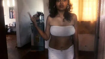 Tina Baby's Sri Lankan Beautician Fuck - Homemade Village Blowjob & Huge Boobs