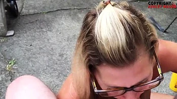 Amateur Blonde MILF Ashley Mason Gets Live Outdoor Facial Cumshot