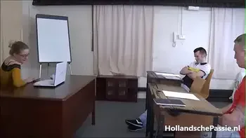 Lerares engels krijgt 2 harde pikken