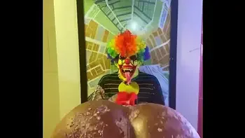 Victoria Cakes give Gibby The Clown a great birthday present