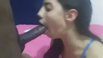 nao tem jeito quanto mais ela me chupa mais rapido eu gozo