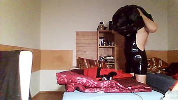 SklaveAndreas foltert sich mit Reizstrom