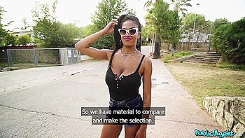 Espanol - Ebony Latina With Huge Natural Big Tits Has Fun Outside