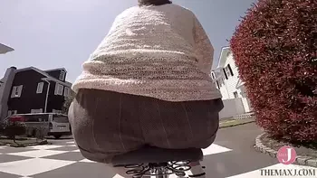 エロ自転車のサドルから覗き込んだら、くっきり食い込んだパンツが丸見え 泉水蒼空 [bunc 003]