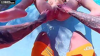 Cutesy Daisy Pheonixs Pool Xxx