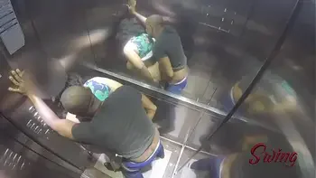 Sorayyaa e Leo Ogro foram pegos fudendo no elevador