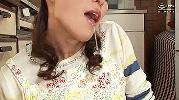 05F2203-A mature woman who was given an aphrodisiac has an affair with a young dick