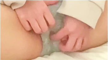 Volohata Yaponska Lubitelka Masturbue V Mokrih Zaplyamovanih Trusikah