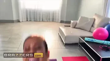 (Alexis Fawx) Spreads Her Legs For (Xander Corvus) And Instructs Him To Feed Her His Dick - Brazzers