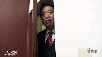 K-mib Secretary Caught Masturbating While Her Boss Is Behind The Door