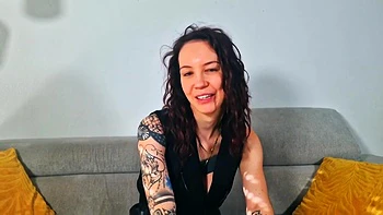 The doctor shows off his skills - Jacquie et Michel TV