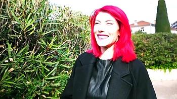 Oney, 23, welcomes us to her home in Aix-en-Provence to try... anal! - Jacquie et Michel TV