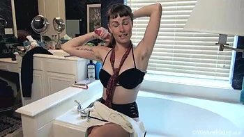 Leila Larson introduces herself by her bathtub - WeAreHairy
