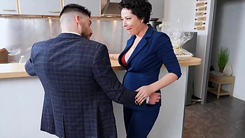 In missionary, Lisa quickly gets wet! - Jacquie et Michel TV