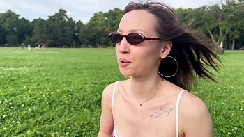 Elea, 27, came for a change of scenery ... - Jacquie et Michel TV