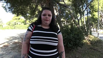 The menu announced, Laury devours her main course! - Jacquie et Michel TV