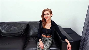 Kayden prepares Ava - Jacquie et Michel TV