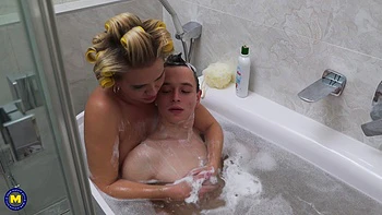 Anal Craving Stepmom Julia Pink Joins Her Stepson in Bath