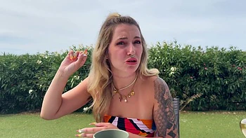 Mila, 34, comes to live her experiences in the South ... - Jacquie et Michel TV