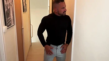 Claire discovers Axel and his sulphurous talents - Jacquie et Michel TV