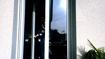 Manuel offers Ava to his friend Steve - Jacquie et Michel TV